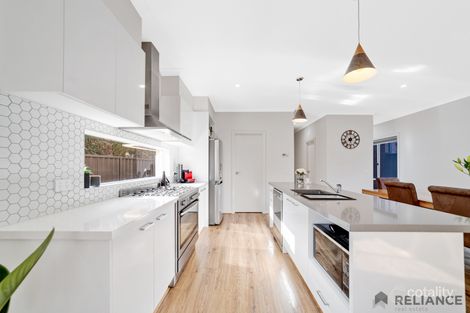 Property photo of 6 Cherington Place Strathtulloh VIC 3338
