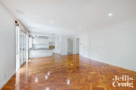 Property photo of 2 Highfield Grove Kew VIC 3101