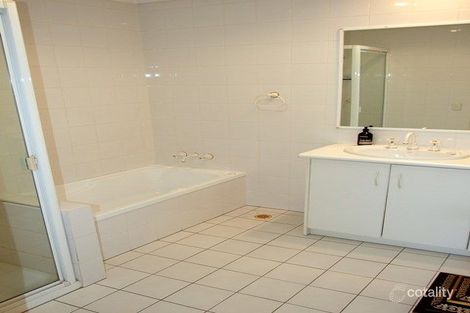 2/5 Bronberg Ct, Southport, QLD 4215