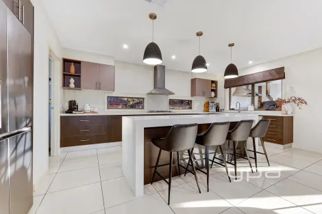 Property photo of 16 Greenfields Drive Epping VIC 3076