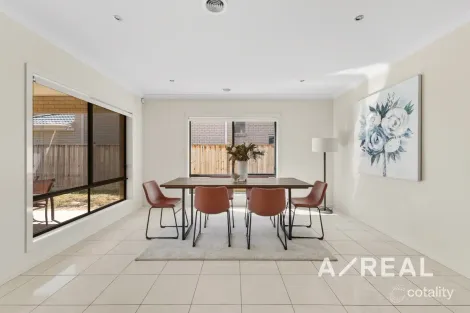 Property photo of 17 Maritime Circuit Point Cook VIC 3030