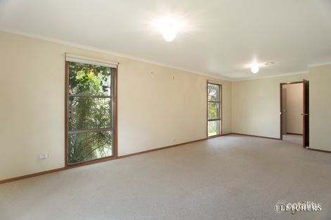 Property photo of 33 Fahey Crescent Yallambie VIC 3085