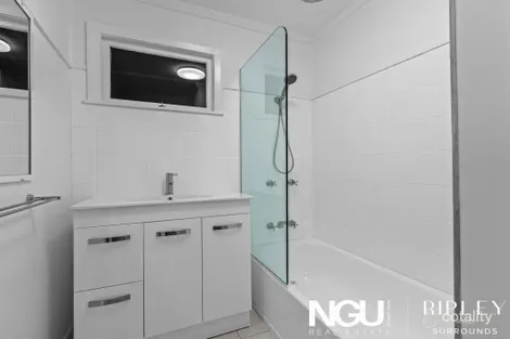 Property photo of 33 Edwards Street Eastern Heights QLD 4305