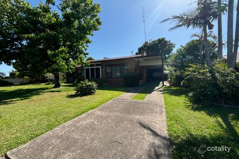 5 Hall Cres, Tarro, NSW 2322