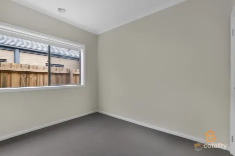 Property photo of 33 Leadbeater Circuit Beveridge VIC 3753