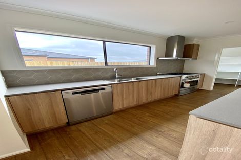 Property photo of 33 Nectar Street Mickleham VIC 3064