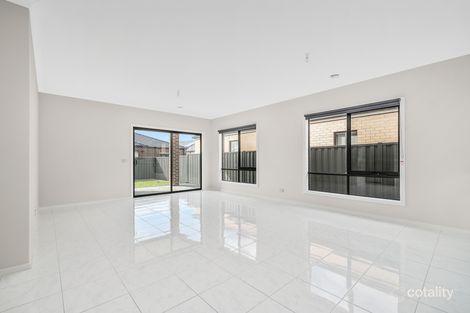 Property photo of 36 Quattro Avenue Cranbourne East VIC 3977