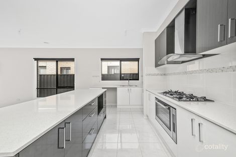 Property photo of 36 Quattro Avenue Cranbourne East VIC 3977