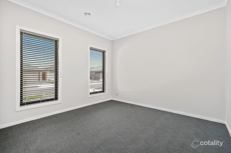 Property photo of 36 Quattro Avenue Cranbourne East VIC 3977