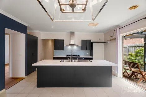 Property photo of 10 Windrest Way Point Cook VIC 3030