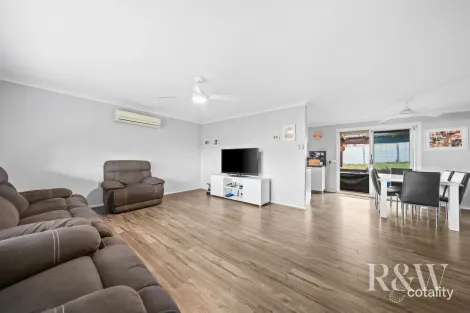 Property photo of 4 Brierley Place Eagle Vale NSW 2558