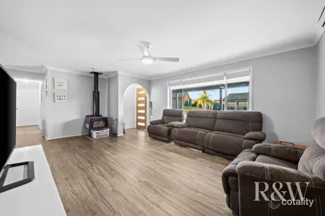 Property photo of 4 Brierley Place Eagle Vale NSW 2558