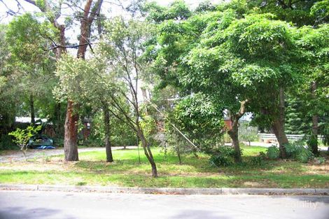 3 Longland Rd, Mitcham, VIC 3132