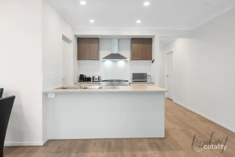 Property photo of 13 Butter Way Donnybrook VIC 3064