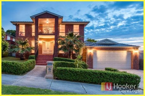 Property photo of 38 Joseph Banks Crescent Endeavour Hills VIC 3802