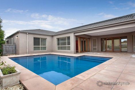 Property photo of 13 Waterview Close Mount Eliza VIC 3930