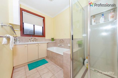 Property photo of 17 Shakespeare Drive Delahey VIC 3037