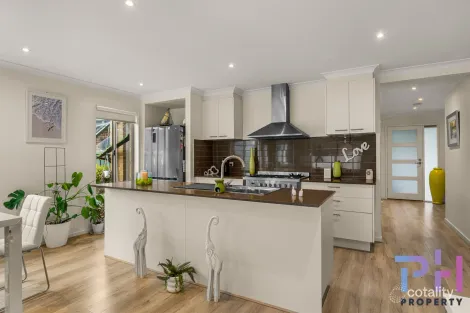 Property photo of 10 Loriini Place Kangaroo Flat VIC 3555