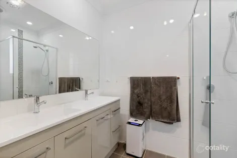 Property photo of 3/3A Cerdon Place Jordan Springs NSW 2747