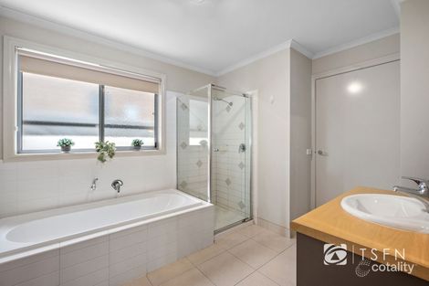 Property photo of 19 The Heath Eaglehawk VIC 3556