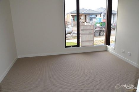 Property photo of 25 Kilmarnock Way Clyde North VIC 3978