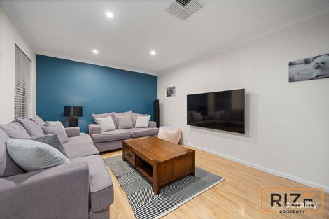 Property photo of 12 Denfield Rise Carramar WA 6031
