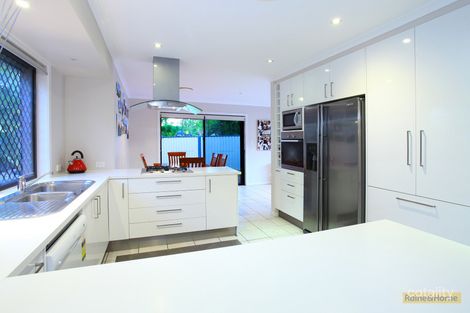 Property photo of 9 Horsham Place Helensvale QLD 4212