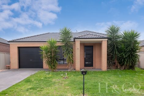 Property photo of 10 Wonboyn Close Pakenham VIC 3810