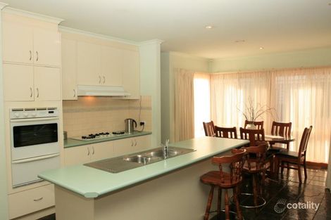 Property photo of 32 Mirabella Close Werribee VIC 3030