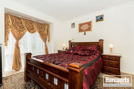 Property photo of 19 Fishburn Place Cranbourne West VIC 3977