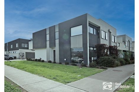 Property photo of 2 Push-Pea Way Cranbourne West VIC 3977