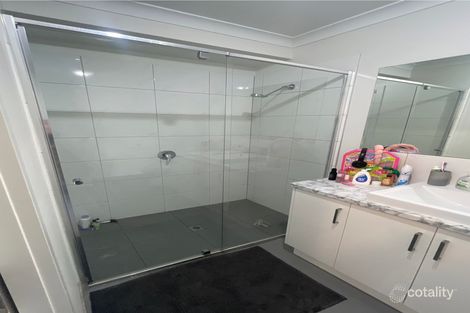 Property photo of 1 Woodlet Place Pakenham VIC 3810