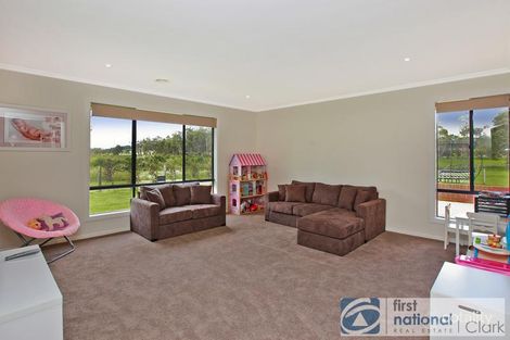 Property photo of 19 Robin Hood Way Drouin VIC 3818