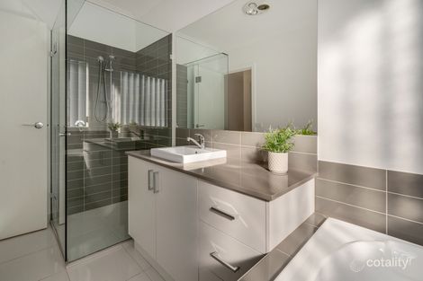 Property photo of 16 Dashing Road Craigieburn VIC 3064