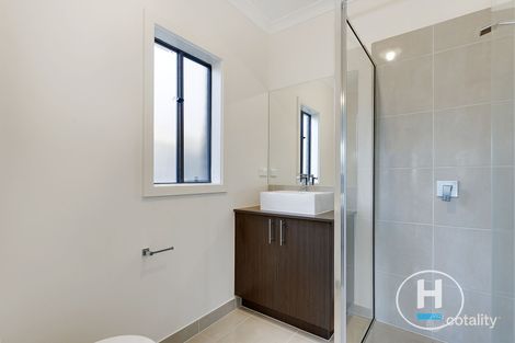 Property photo of 76 Hollywood Drive Roxburgh Park VIC 3064