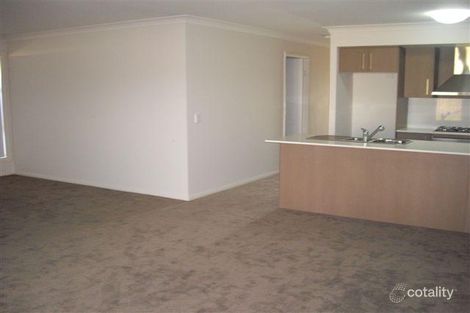 Property photo of 2/8 Robinia Way Cessnock NSW 2325