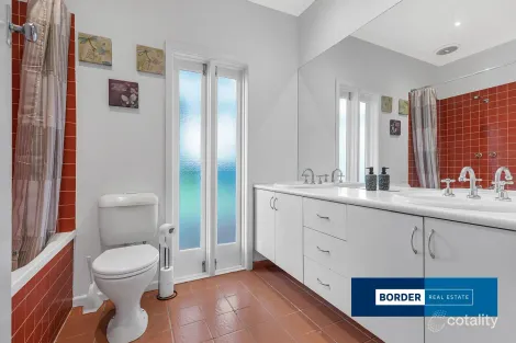 Property photo of 8 Pine Street Echuca VIC 3564