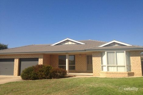 Property photo of 4 Paldi Crescent Glenfield Park NSW 2650