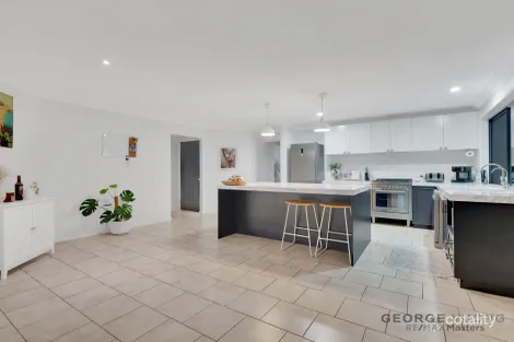 Property photo of 136 Banksia Circuit Forest Lake QLD 4078