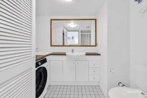 Property photo of 5/210-218 Surf Parade Surfers Paradise QLD 4217