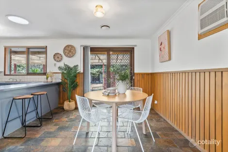 Property photo of 64 Collins Crescent Berwick VIC 3806