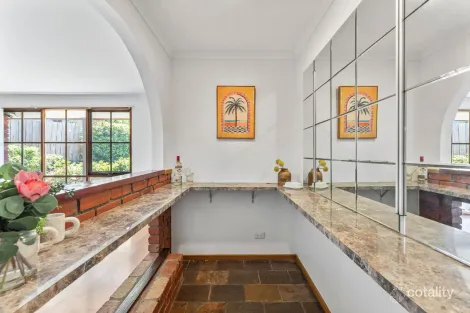 Property photo of 64 Collins Crescent Berwick VIC 3806