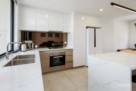 Property photo of 20 Park Cove Boulevard Hope Island QLD 4212