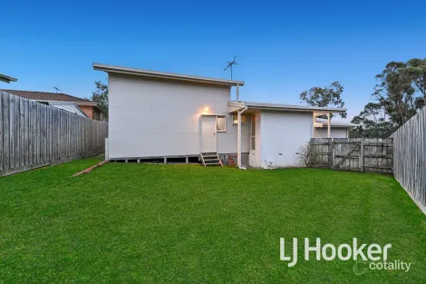 Property photo of 3 Owen Court Pakenham VIC 3810