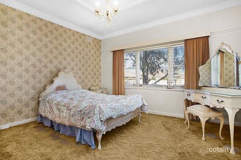 Property photo of 21 Wickham Grove Strathmore VIC 3041