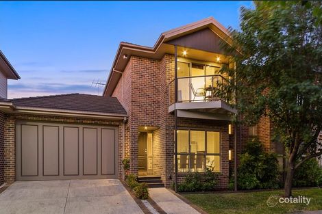 Property photo of 31 Kingswood Rise Box Hill South VIC 3128