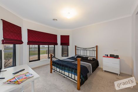 Property photo of 18 Webster Way Pakenham VIC 3810