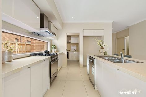Property photo of 9 Fernleaf Avenue Keysborough VIC 3173