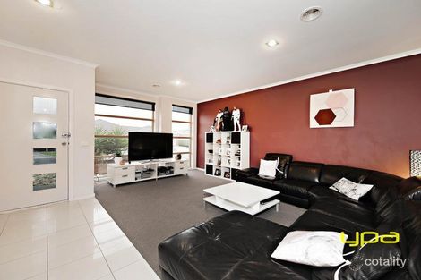 Property photo of 2/15 Jade Way Hillside VIC 3037