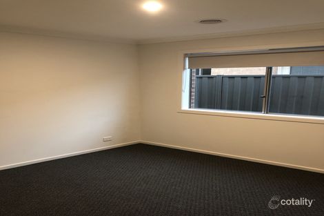Property photo of 11 Grovedale Way Manor Lakes VIC 3024